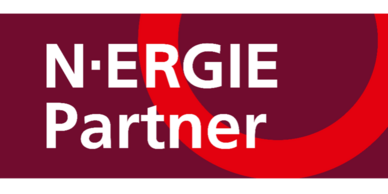 Das Logo von N-ERGIE zeigt den Schriftzug 'Partner' in klaren, modernen Buchstaben auf einem tiefroten Hintergrund.